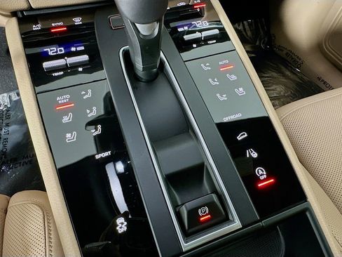 Used 2025 Porsche Macan image 22