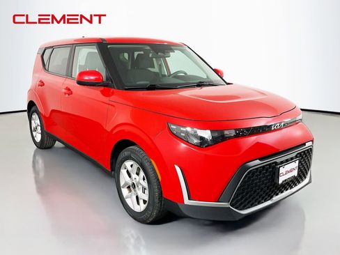 Used 2024 Kia Soul LX w/ Option Group 015 FWD image 4