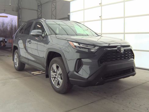 Used 2024 Toyota RAV4 XLE FWD image 4