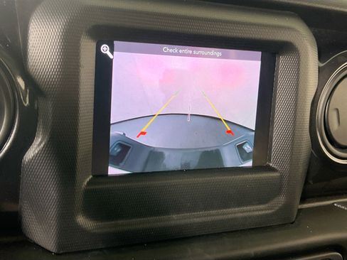 Used 2022 Jeep Gladiator Sport image 12