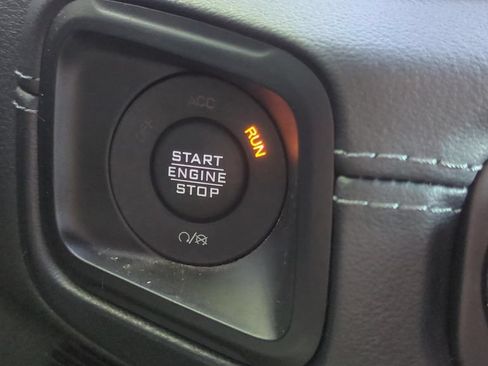 Used 2024 Jeep Gladiator Mojave w/ Safety Group AWD/4WD image 20