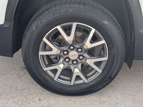 Used 2020 GMC Acadia SLE image 11