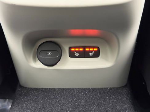 Used 2023 Volvo XC40 B5 Ultimate image 36