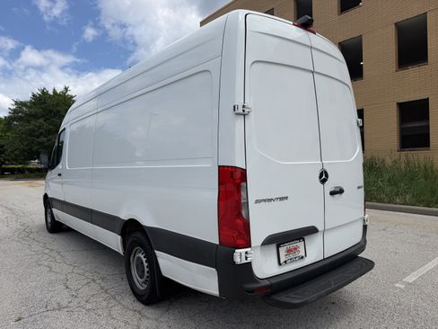 Used 2021 Mercedes-Benz Sprinter 2500 image 5