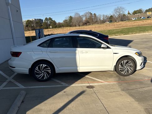Used 2020 Volkswagen Jetta SEL Premium image 11