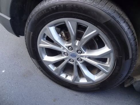 Used 2022 Ford Explorer Limited w/ Equipment Group 301A image 27