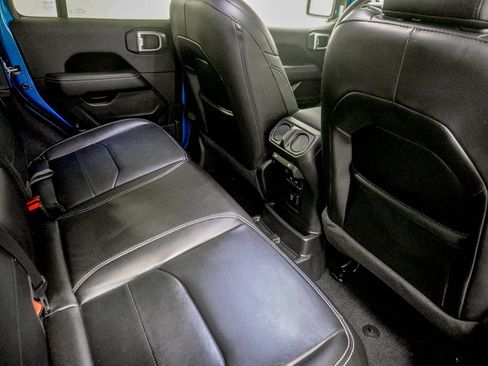 Used 2023 Jeep Wrangler Unlimited Sahara w/ Cold Weather Group AWD/4WD image 33