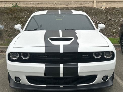 Used 2015 Dodge Challenger SRT image 5