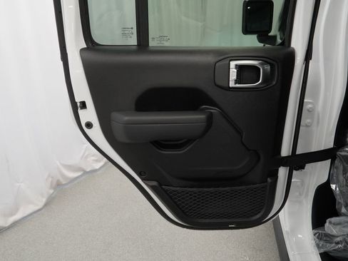 New 2026 Jeep Gladiator Mojave w/ Safety Group image 31