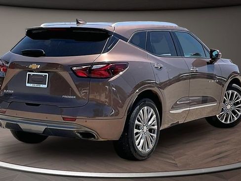 Used 2019 Chevrolet Blazer Premier w/ Driver Confidence II Package FWD image 2