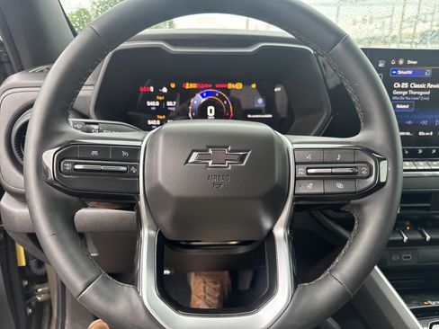 Used 2025 Chevrolet Colorado Trail Boss AWD/4WD image 17