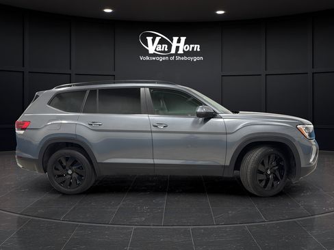Used 2024 Volkswagen Atlas SE AWD/4WD image 8
