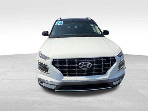 Used 2024 Hyundai Venue Limited FWD image 9