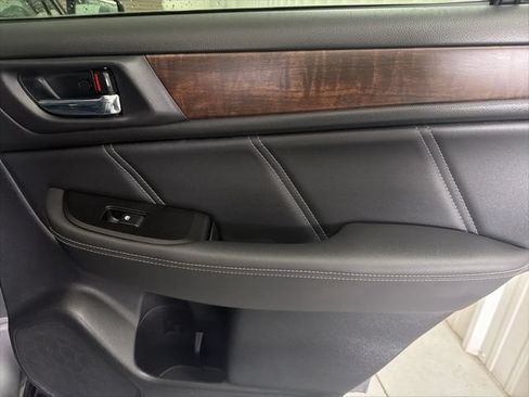 Used 2019 Subaru Outback 3.6R Limited AWD/4WD image 18