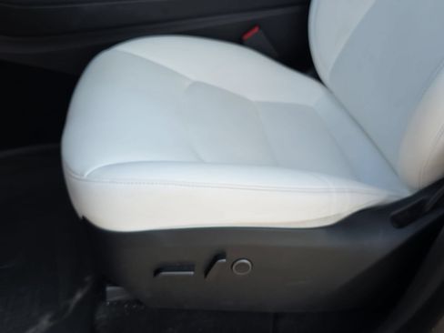 Used 2023 Tesla Model Y Long Range AWD/4WD image 23