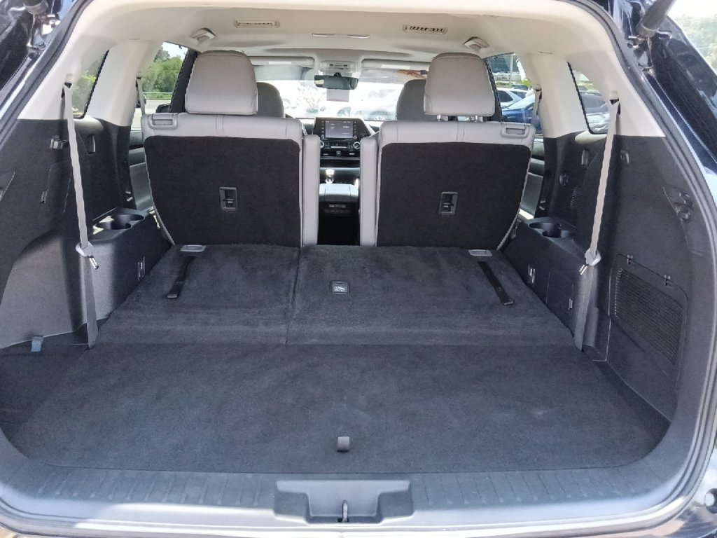 Used 2022 Toyota Highlander XLE AWD/4WD image 29