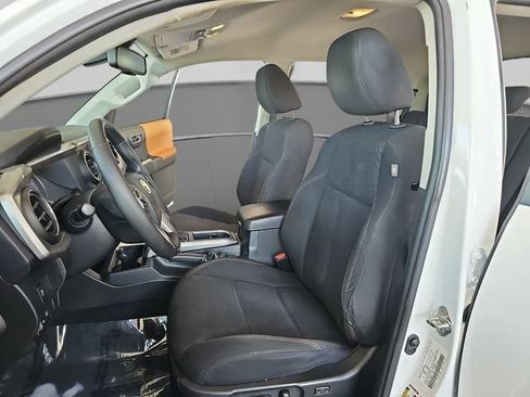Used 2020 Toyota Tacoma SR5 RWD image 12