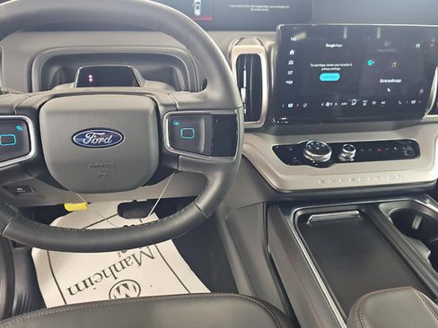 Used 2025 Ford Expedition Active AWD/4WD image 12