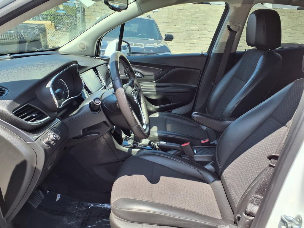 Certified 2021 Buick Encore Preferred FWD image 16