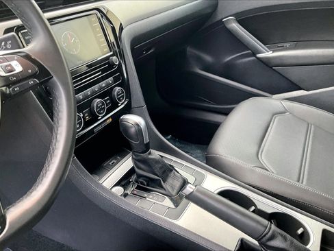 Used 2022 Volkswagen Passat 2.0T SE image 14