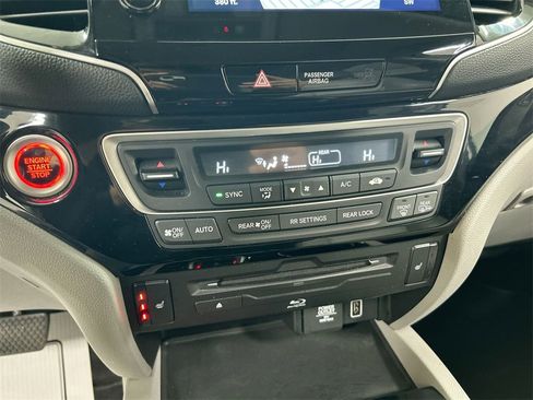 Used 2022 Honda Pilot Touring image 17