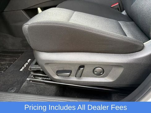 Used 2024 Nissan Rogue SV AWD/4WD image 17