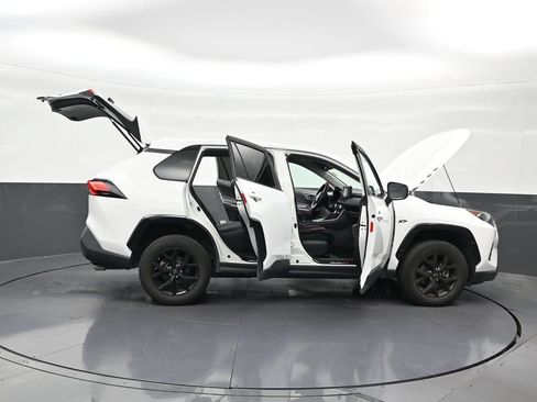 Used 2022 Toyota RAV4 LE FWD image 32