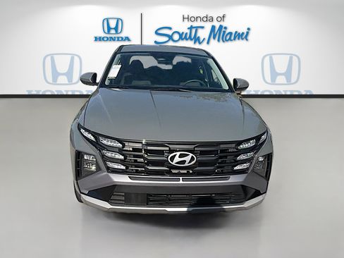 Used 2025 Hyundai Tucson SE FWD image 2