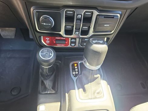 Used 2024 Jeep Wrangler Unlimited Rubicon w/ Technology Group AWD/4WD image 20