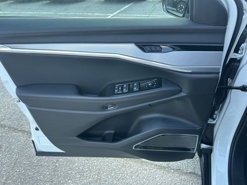 Used 2024 Jeep Wagoneer Launch Edition image 28