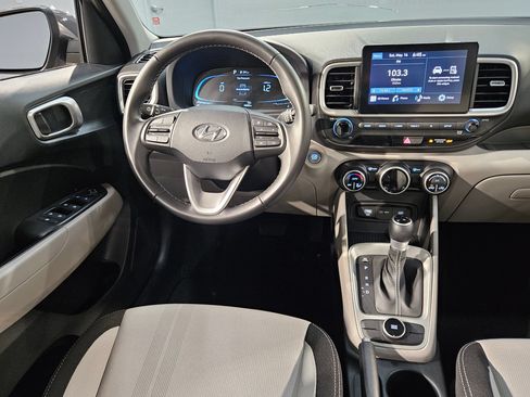 Used 2025 Hyundai Venue SEL FWD image 9