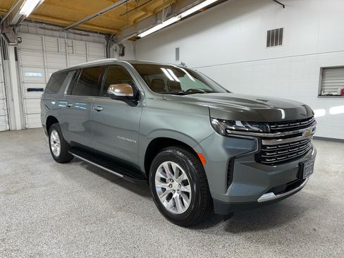 Used 2023 Chevrolet Suburban Premier image 6