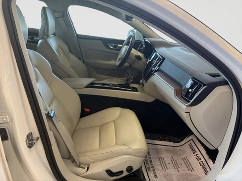 Used 2021 Volvo S60 T6 Momentum image 18
