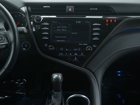 Used 2020 Toyota Camry XSE image 15