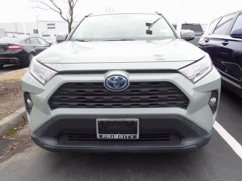 Used 2020 Toyota RAV4 XLE image 2