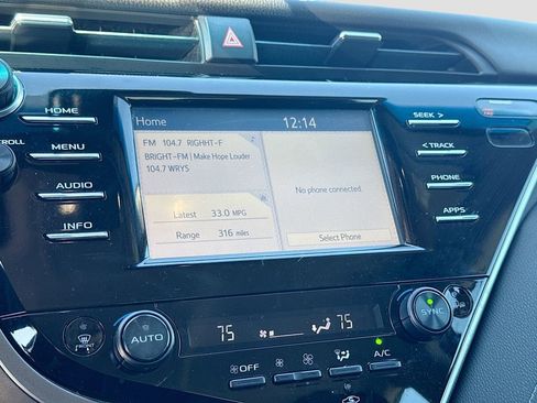 Used 2018 Toyota Camry XSE image 14