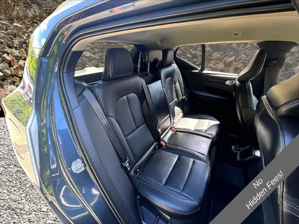 Used 2021 Volvo XC40 T4 Momentum FWD image 24