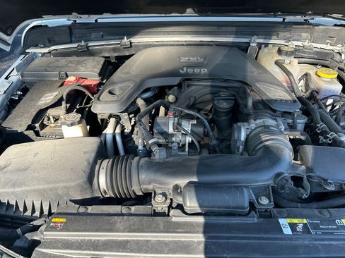 Used 2021 Jeep Wrangler Unlimited Sahara w/ LED Lighting Group AWD/4WD image 31