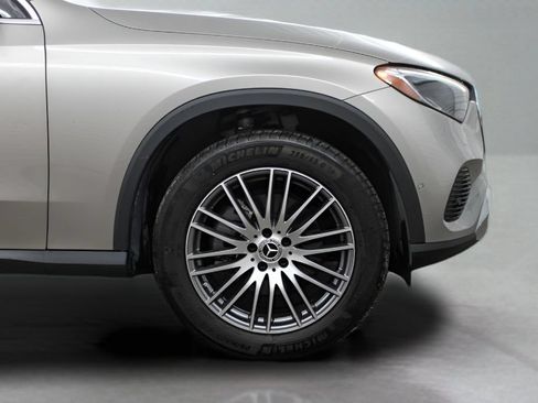 Used 2024 Mercedes-Benz GLC 300 4MATIC image 40