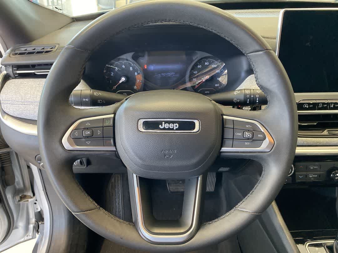 Used 2024 Jeep Compass Latitude AWD/4WD image 17