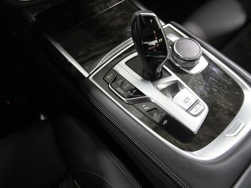 Certified 2022 BMW 740i xDrive w/ M Sport Package image 15