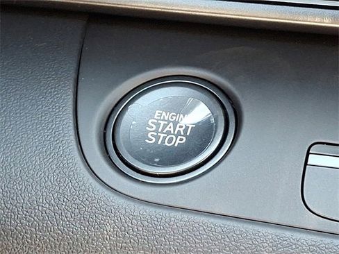 New 2025 Hyundai Elantra SEL image 13