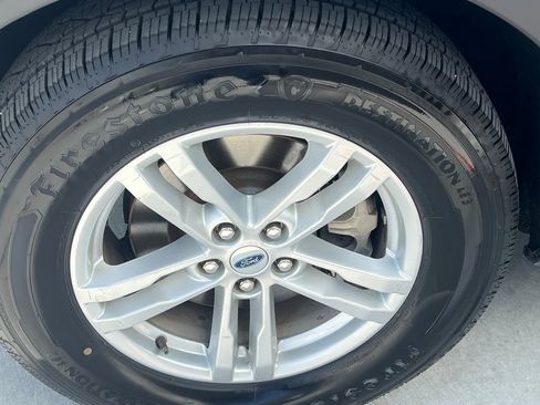 Used 2023 Ford Explorer XLT w/ Equipment Group 202A image 9