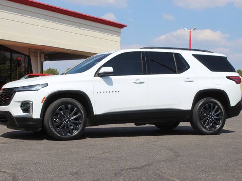 Used 2022 Chevrolet Traverse RS FWD image 6