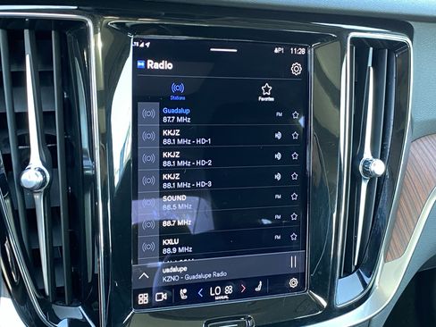 Used 2024 Volvo S60 B5 Plus image 19