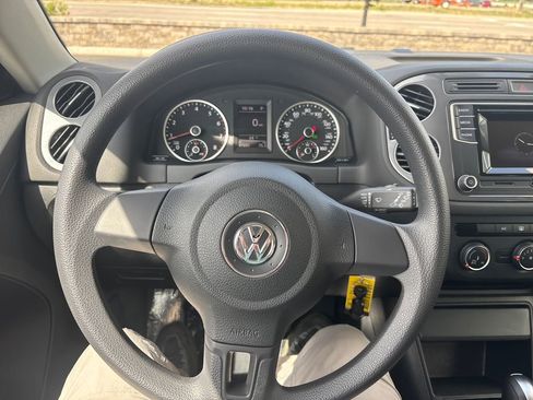Used 2017 Volkswagen Tiguan Limited w/ Alloy Wheels Package AWD/4WD image 11