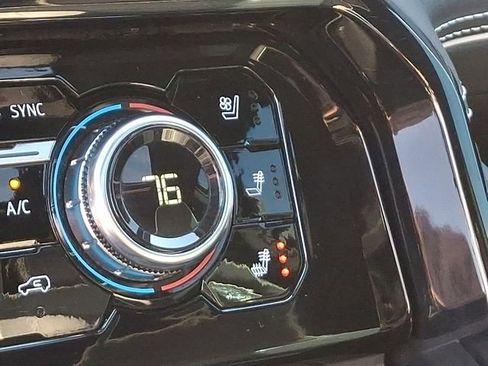 Used 2025 GMC Sierra 2500 AT4X image 29