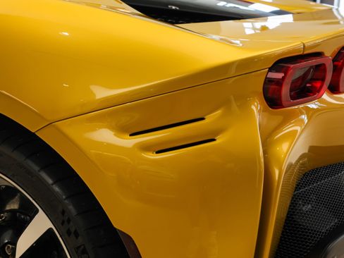 Used 2024 Ferrari SF90 Spider image 41