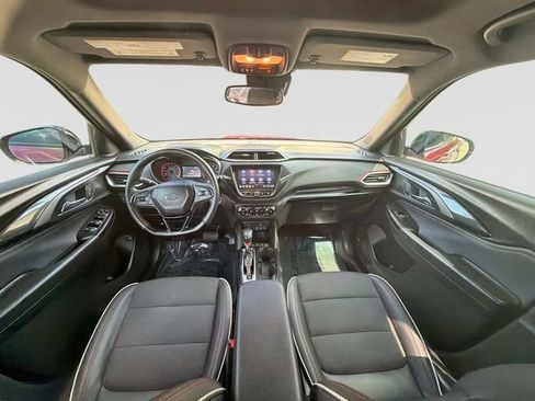 Used 2022 Chevrolet TrailBlazer RS w/ Sun and Liftgate Package FWD image 17