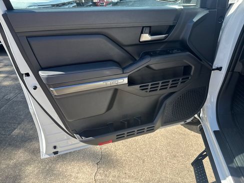 Certified 2025 Toyota Tacoma TRD Sport AWD/4WD image 11
